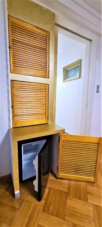 Central Arghezi Art Deco Apartment Piata Universitatii Bucharest 0*,